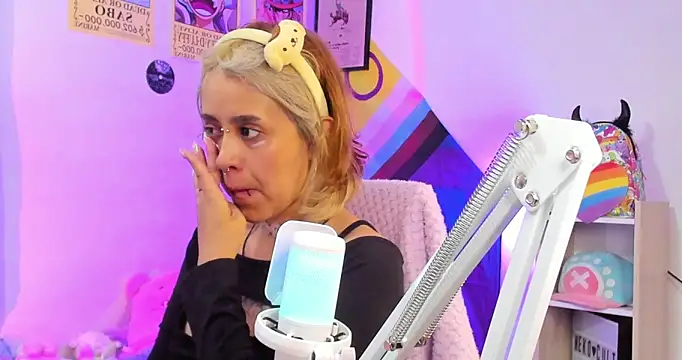 Snapshot of NekoWaifu chatting on 27, 9, 2025 NekoWaifu online show from 27, 9, 2025