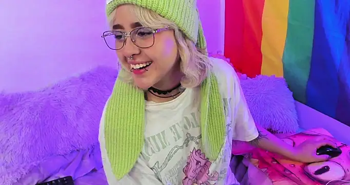 Snapshot of NekoWaifu chatting on 8, 10, 2025 NekoWaifu online show from 8, 10, 2025