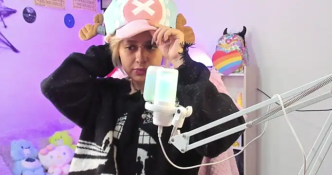 Snapshot of NekoWaifu chatting on 11, 10, 2025 NekoWaifu online show from 11, 10, 2025