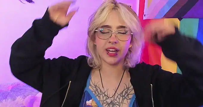 Snapshot of NekoWaifu chatting on 15, 10, 2025 NekoWaifu online show from 15, 10, 2025