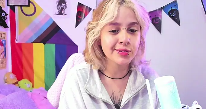 Snapshot of NekoWaifu chatting on 18, 10, 2025 NekoWaifu online show from 18, 10, 2025