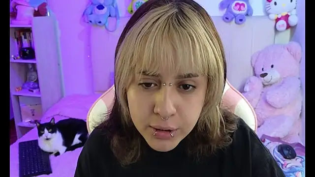 NekoWaifu online show from 8, 4, 2026