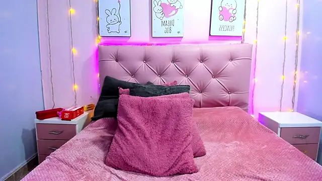 Issaa Tyler online show from 3, 2, 2026