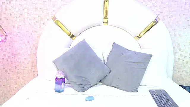 Snapshot of paulina_cano chatting on 17, 9, 2025 paulina cano online show from 17, 9, 2025