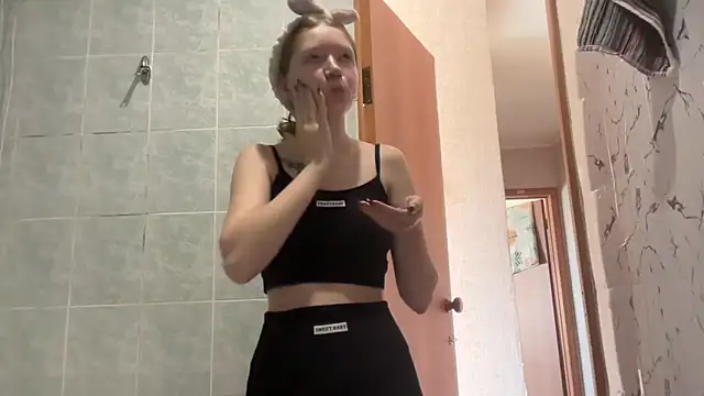 Snapshot of MargarettNewbie chatting on 23, 9, 2025 MargarettNewbie online show from 23, 9, 2025