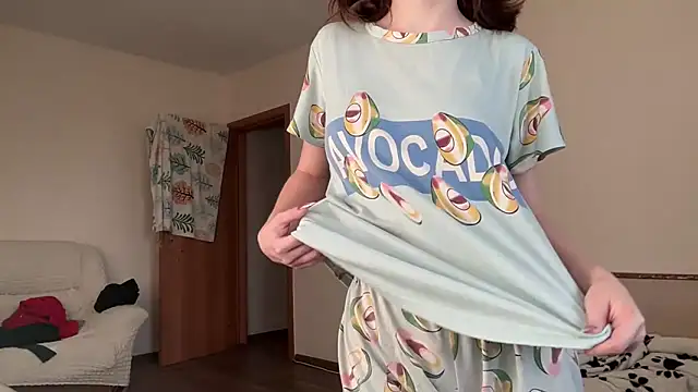 Snapshot of MargarettNewbie chatting on 8, 10, 2025 MargarettNewbie online show from 8, 10, 2025