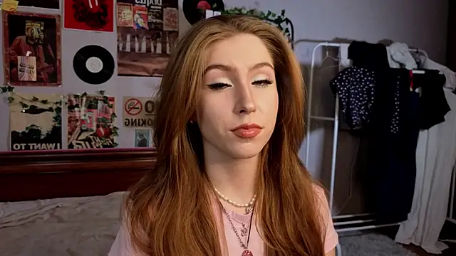 Snapshot of LinhStirna chatting on 7, 10, 2025 LinhStirna online show from 7, 10, 2025