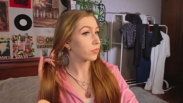 Snapshot of LinhStirna chatting on 9, 10, 2025 LinhStirna online show from 9, 10, 2025