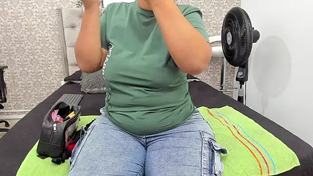 Snapshot of Hanna_Marshall_ chatting on 7, 11, 2025 Hanna Marshall online show from 7, 11, 2025