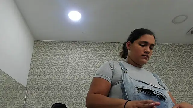 Snapshot of Hanna_Marshall_ chatting on 8, 11, 2025 Hanna Marshall online show from 8, 11, 2025