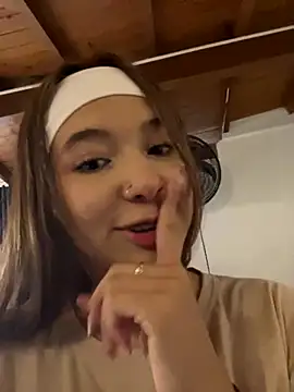 Snapshot of VictoriaSpark chatting on 6, 10, 2025 VictoriaSpark online show from 6, 10, 2025