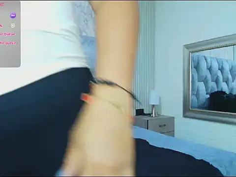 Snapshot of sofiagutierrez__ chatting on 23, 9, 2025 sofiagutierrez   online show from 23, 9, 2025