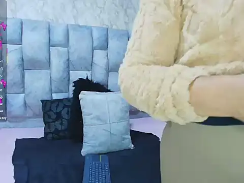 Snapshot of sofiagutierrez__ chatting on 2, 10, 2025 sofiagutierrez   online show from 2, 10, 2025