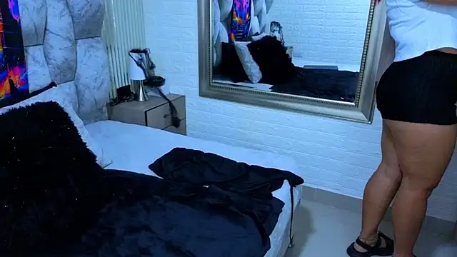 Snapshot of sofiagutierrez__ chatting on 19, 10, 2025 sofiagutierrez   online show from 19, 10, 2025