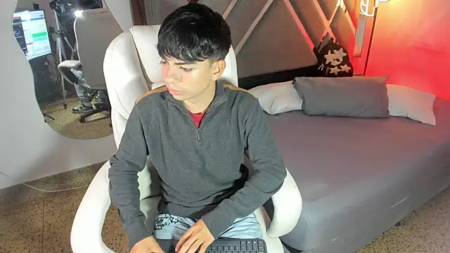 Snapshot of Peter_chase chatting on 19, 9, 2025 Peter chase online show from 19, 9, 2025