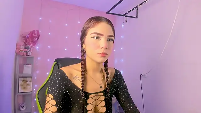 Snapshot of ashlysmith_01 chatting on 6, 10, 2025 ashlysmith 01 online show from 6, 10, 2025