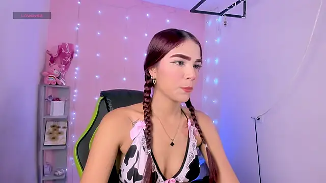 Snapshot of ashlysmith_01 chatting on 24, 10, 2025 ashlysmith 01 online show from 24, 10, 2025