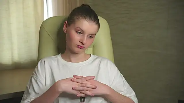 Snapshot of KaraNitsche chatting on 16, 9, 2025 KaraNitsche online show from 16, 9, 2025