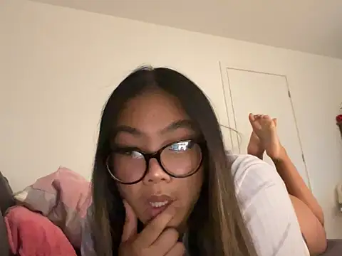 Snapshot of MissCherryyxox chatting on 17, 9, 2025 MissCherryyxox online show from 17, 9, 2025
