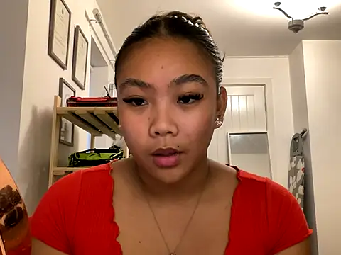 Snapshot of MissCherryyxox chatting on 3, 10, 2025 MissCherryyxox online show from 3, 10, 2025