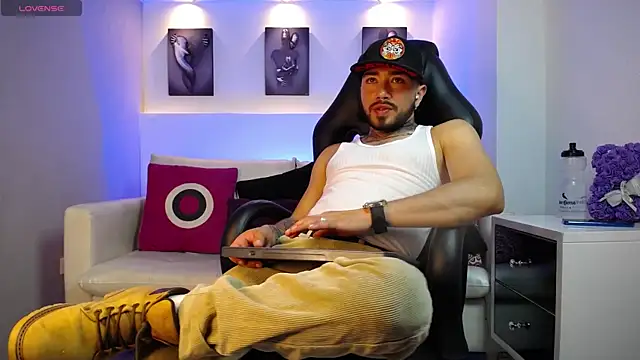 Snapshot of KevinWolf chatting on 17, 9, 2025 KevinWolf online show from 17, 9, 2025