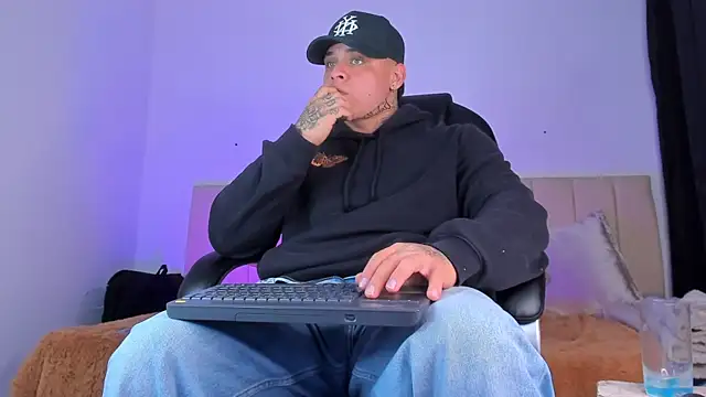 Snapshot of denis_munera chatting on 19, 11, 2025 denis munera online show from 19, 11, 2025