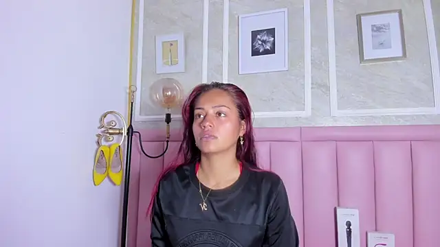 Snapshot of HoollyHendrix chatting on 12, 1, 2026 HoollyHendrix online show from 12, 1, 2026