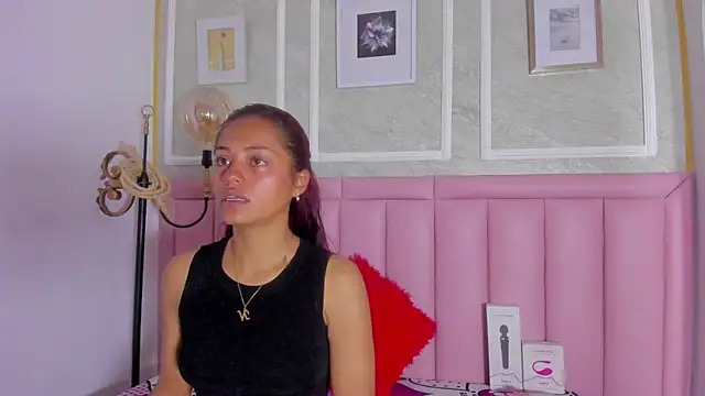 Snapshot of HoollyHendrix chatting on 5, 2, 2026 HoollyHendrix online show from 5, 2, 2026