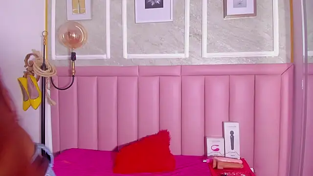 Snapshot of HoollyHendrix chatting on 9, 2, 2026 HoollyHendrix online show from 9, 2, 2026