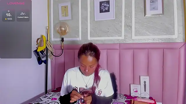 Snapshot of HoollyHendrix chatting on 20, 2, 2026 HoollyHendrix online show from 20, 2, 2026