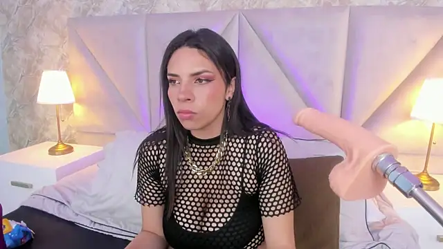 Snapshot of VioletStonee1 chatting on 6, 11, 2025 VioletStonee1 online show from 6, 11, 2025