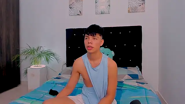 Snapshot of Zacktorres_ chatting on 4, 10, 2025 Zacktorres online show from 4, 10, 2025