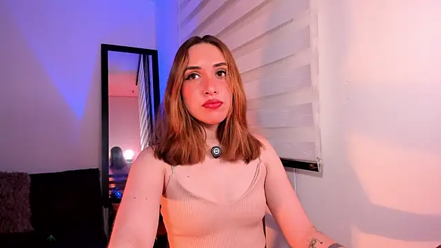 Snapshot of SarahCastillo_ chatting on 4, 10, 2025 SarahCastillo online show from 4, 10, 2025