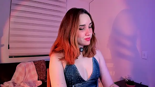 Snapshot of SarahCastillo_ chatting on 24, 10, 2025 SarahCastillo online show from 24, 10, 2025