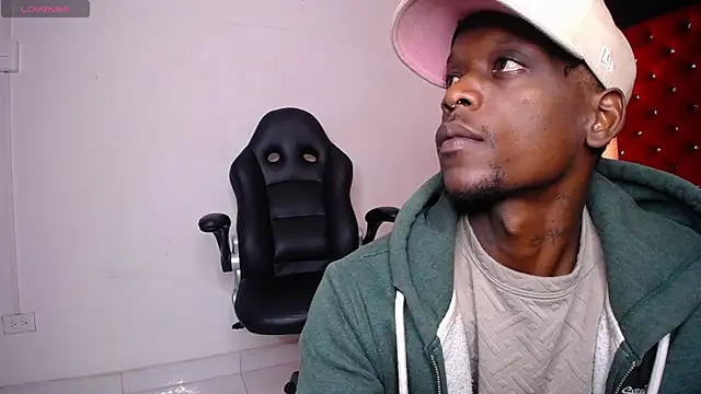 Snapshot of SkylerBigxxx chatting on 25, 9, 2025 SkylerBigxxx online show from 25, 9, 2025