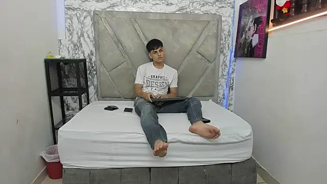 Snapshot of Logan_Jhonson chatting on 24, 10, 2025 Logan Jhonson online show from 24, 10, 2025