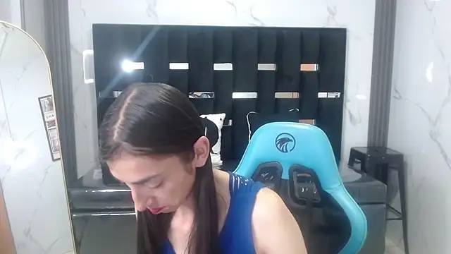 Snapshot of Maily_a_ chatting on 8, 10, 2025 Maily a online show from 8, 10, 2025