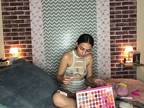 KaMila M00N online show from 8, 10, 2025