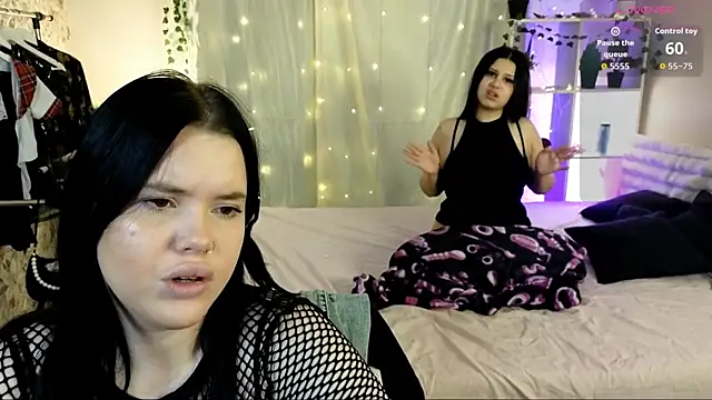 Snapshot of LoNik_Tvvins chatting on 3, 10, 2025 LoNik Tvvins online show from 3, 10, 2025