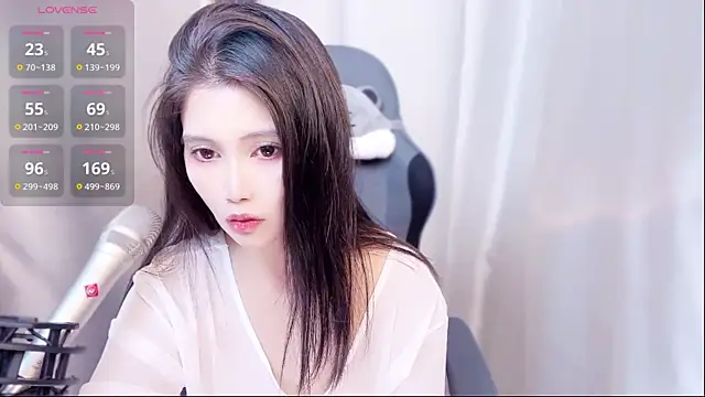 Snapshot of eos-chan chatting on 3, 10, 2025 eos-chan online show from 3, 10, 2025