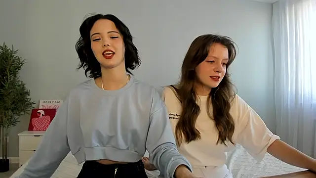 Snapshot of red_mok chatting on 8, 10, 2025 red mok online show from 8, 10, 2025