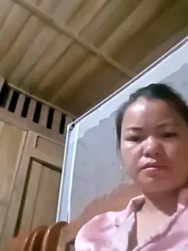 Snapshot of emly-xinh18 chatting on 18, 9, 2025 emly-xinh18 online show from 18, 9, 2025