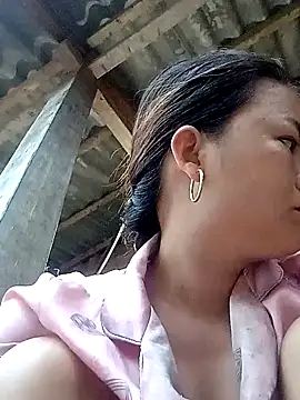 Snapshot of emly-xinh18 chatting on 23, 9, 2025 emly-xinh18 online show from 23, 9, 2025