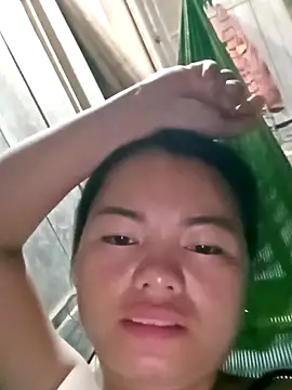 Snapshot of emly-xinh18 chatting on 24, 9, 2025 emly-xinh18 online show from 24, 9, 2025