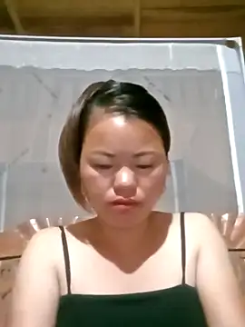 Snapshot of emly-xinh18 chatting on 26, 9, 2025 emly-xinh18 online show from 26, 9, 2025