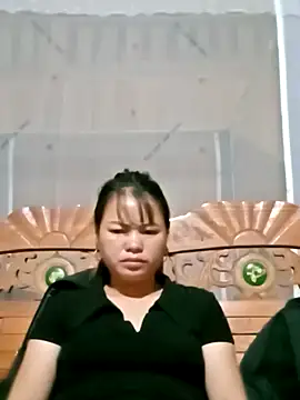 Snapshot of emly-xinh18 chatting on 1, 10, 2025 emly-xinh18 online show from 1, 10, 2025