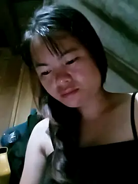 Snapshot of emly-xinh18 chatting on 6, 10, 2025 emly-xinh18 online show from 6, 10, 2025