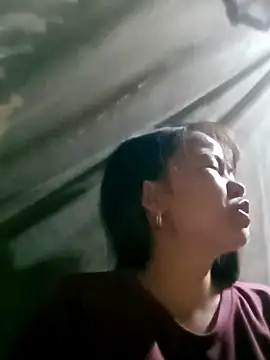 Snapshot of emly-xinh18 chatting on 9, 10, 2025 emly-xinh18 online show from 9, 10, 2025