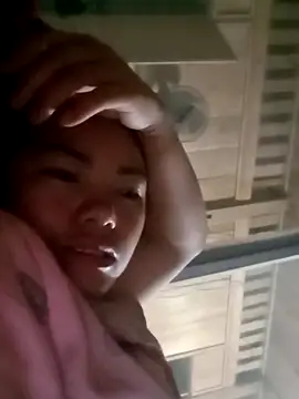 Snapshot of emly-xinh18 chatting on 10, 10, 2025 emly-xinh18 online show from 10, 10, 2025