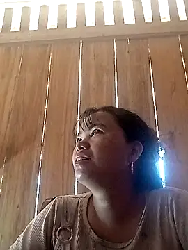 Snapshot of emly-xinh18 chatting on 19, 10, 2025 emly-xinh18 online show from 19, 10, 2025